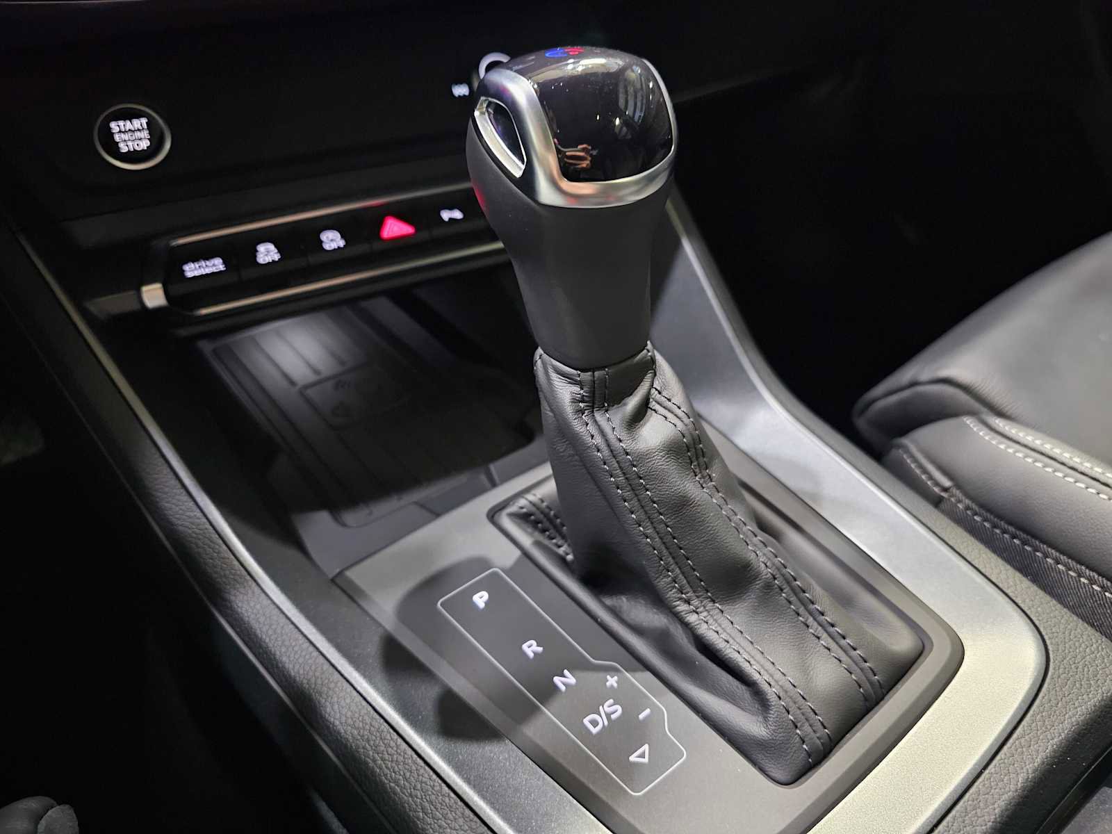 Used 2025 Audi Q3 2.0T Premium w/ Convenience Package image 32