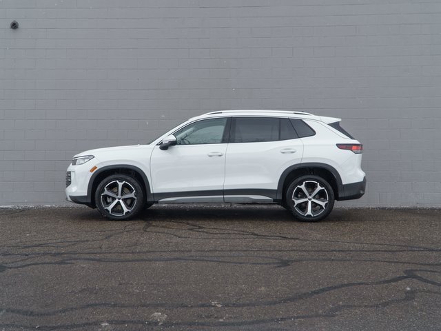 Used 2025 Volkswagen Tiguan SE w/ Panoramic Sunroof Package video 2