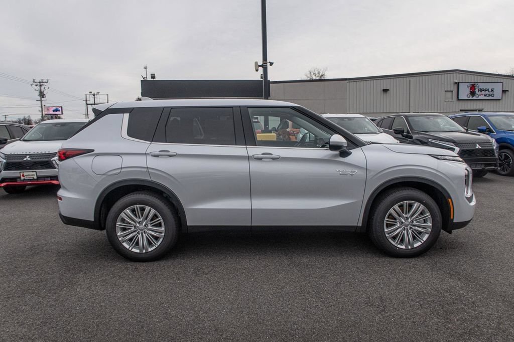 New 2025 Mitsubishi Outlander ES AWD/4WD image 8