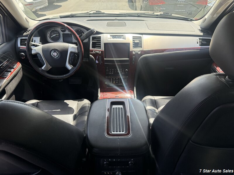 Used 2013 Cadillac Escalade Premium AWD/4WD image 12