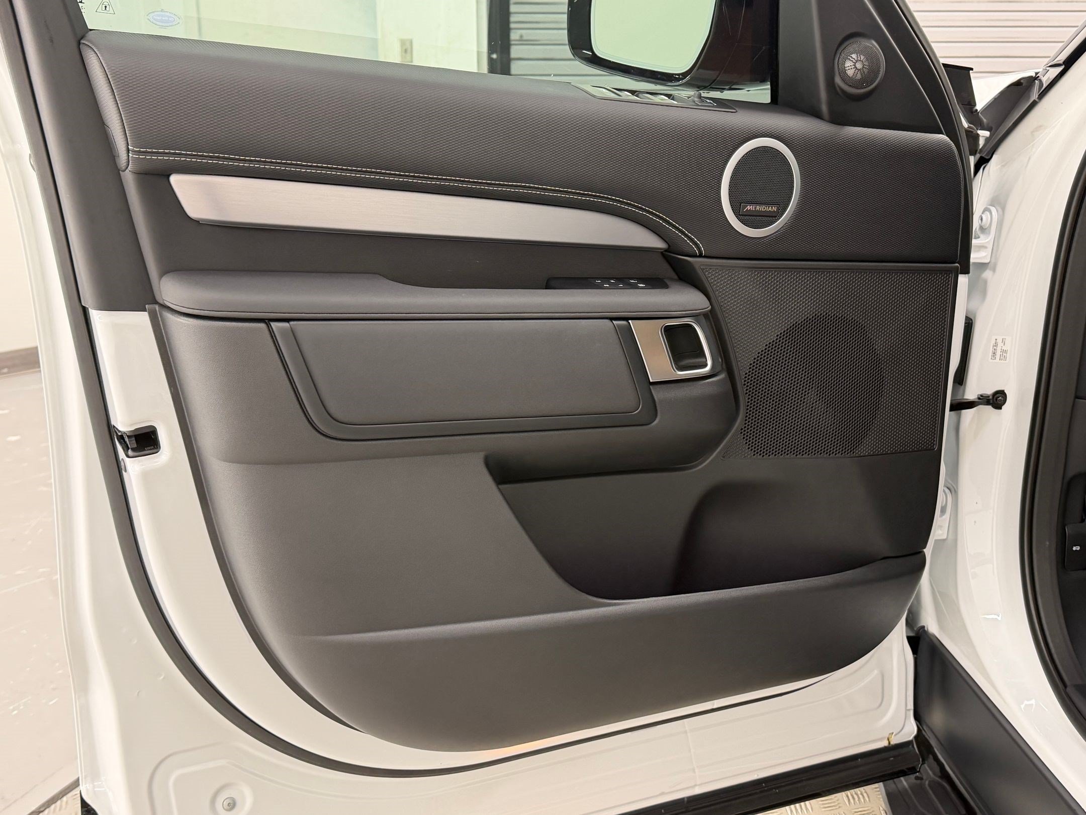 New 2026 Land Rover Discovery Limited Edition AWD/4WD image 26