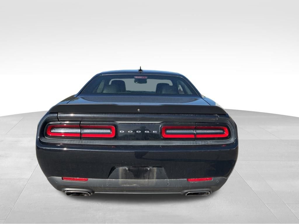 Used 2015 Dodge Challenger R/T Scat Pack w/ Leather Interior Group RWD image 4