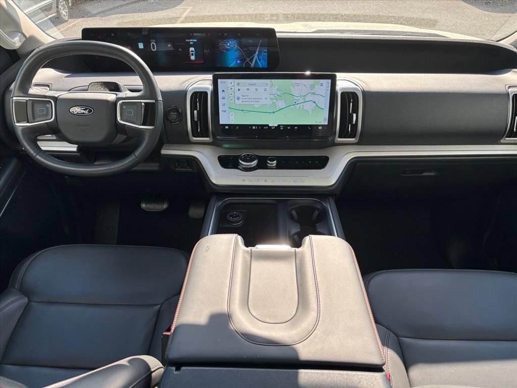 Used 2025 Ford Expedition Active RWD image 4