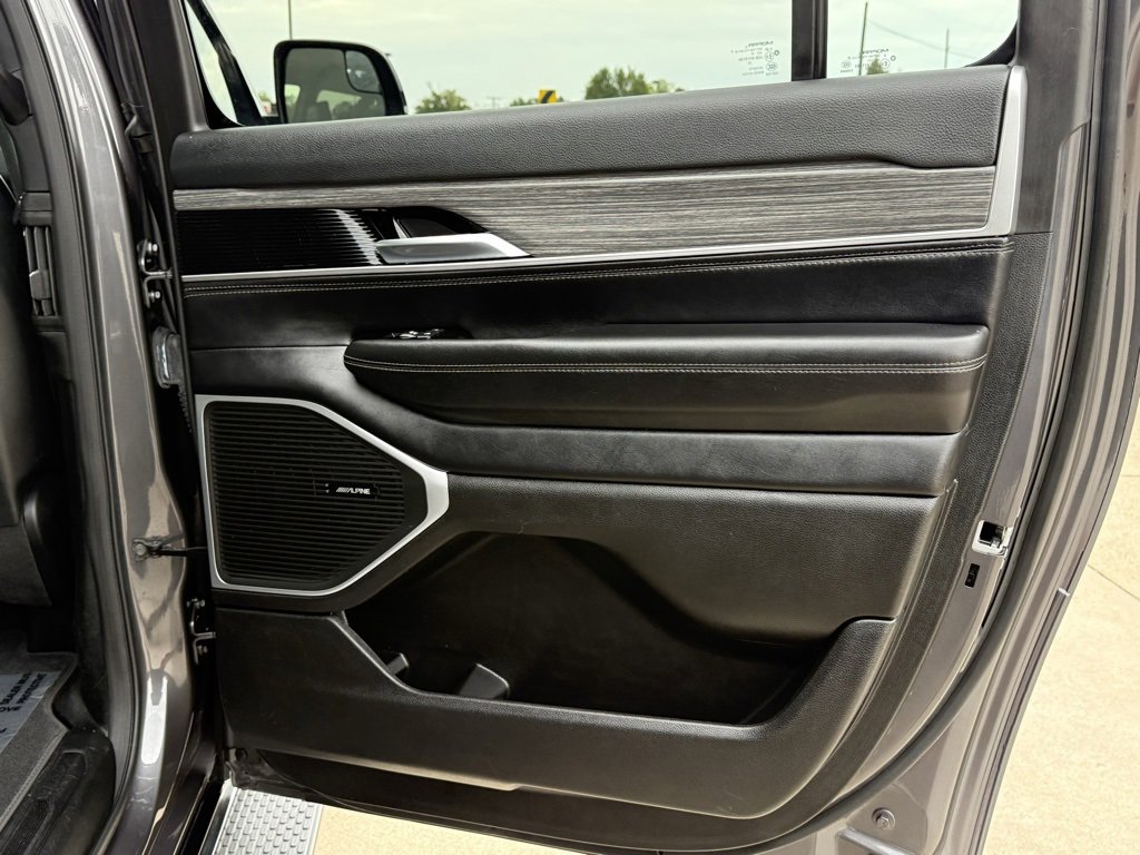 Used 2024 Jeep Wagoneer L Series II w/ Flexible Seating Group image 27