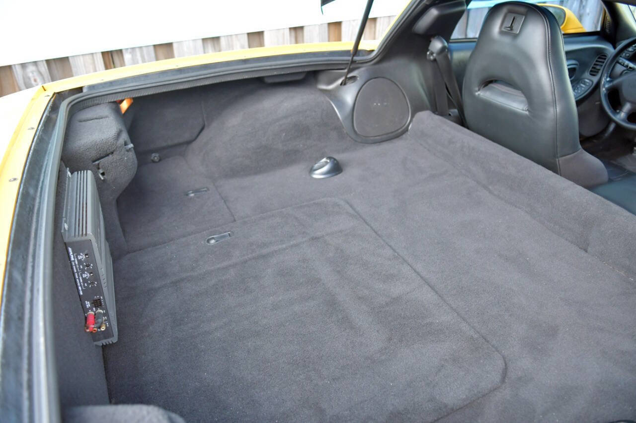 Used 2003 Chevrolet Corvette Coupe w/ Preferred Equipment Group image 39