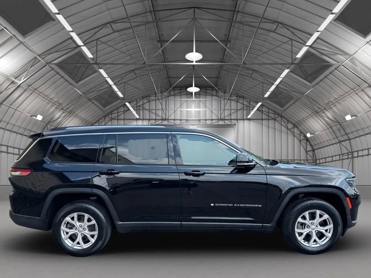 Used 2021 Jeep Grand Cherokee L Limited image 3