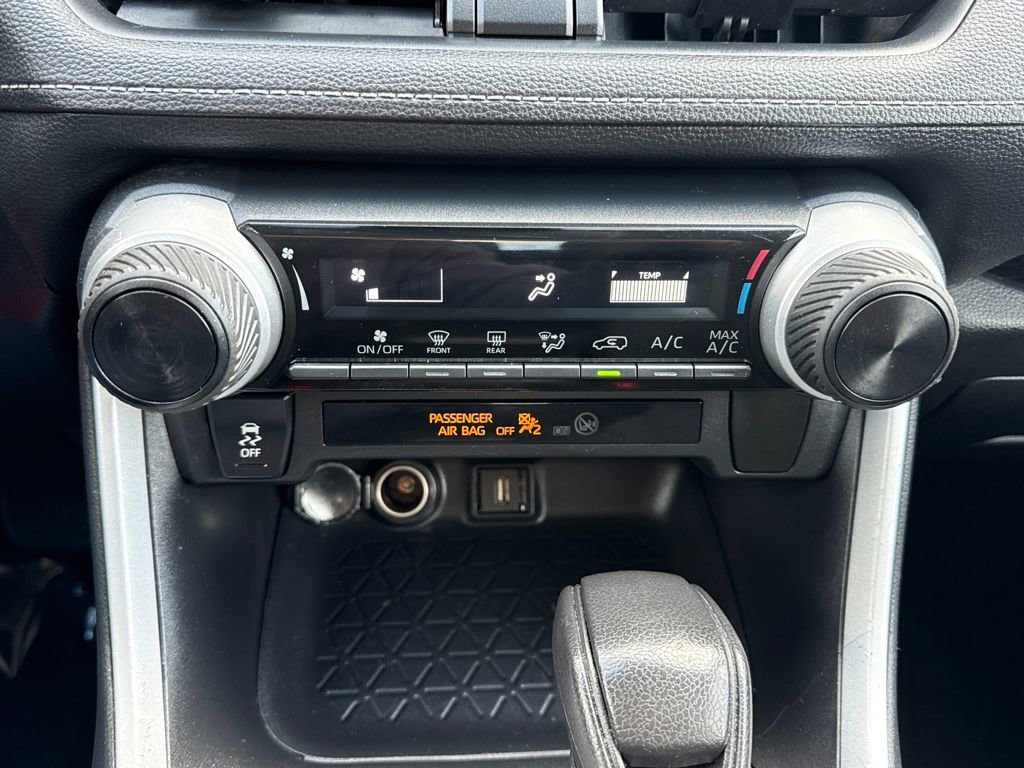 Used 2021 Toyota RAV4 LE image 22