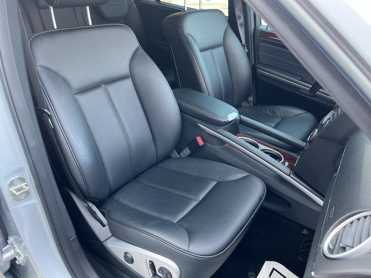 Used 2011 Mercedes-Benz GL 320 BlueTEC 4MATIC image 24