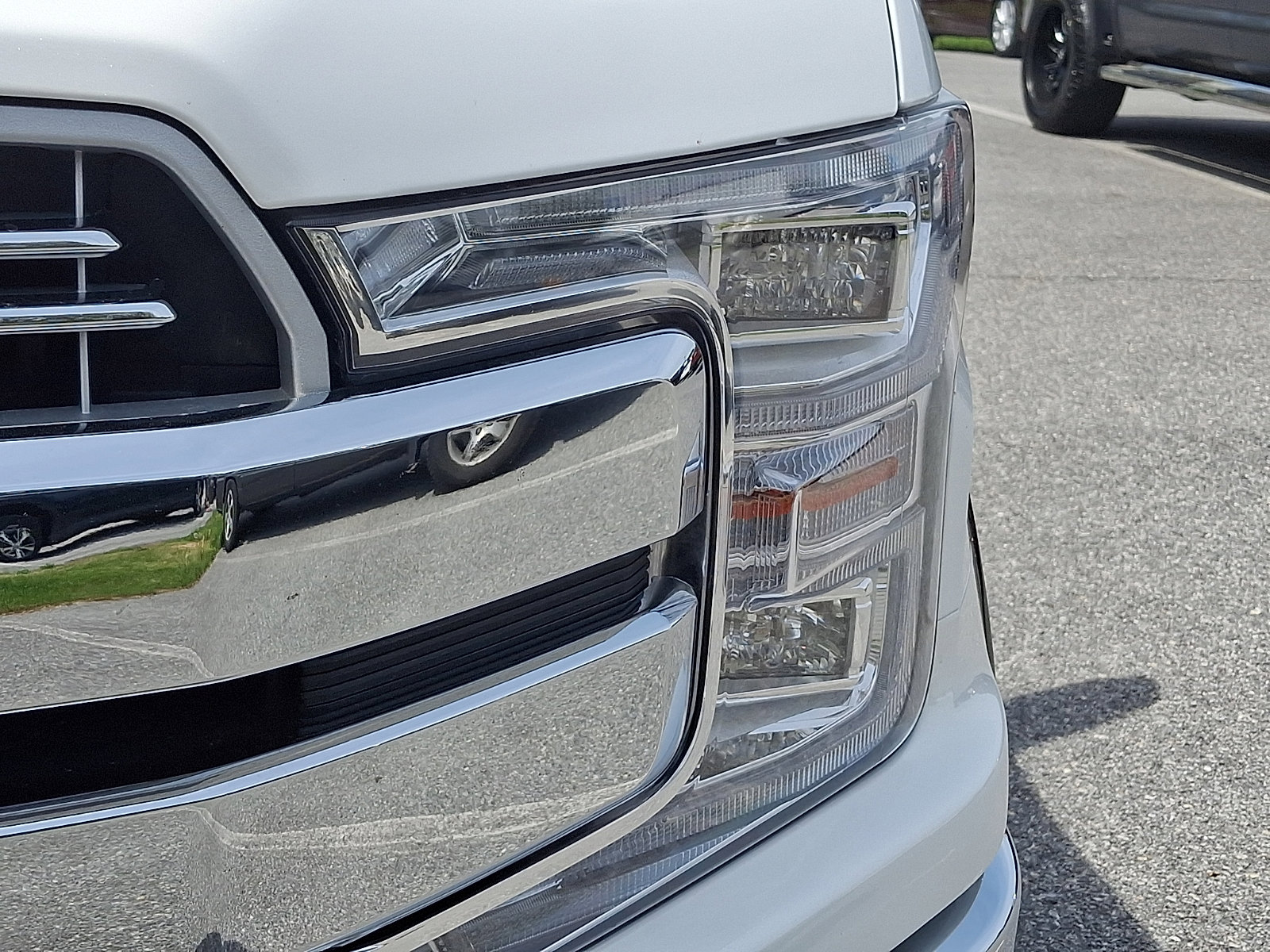 Used 2020 Ford F150 Lariat w/ Equipment Group 502A Luxury image 9