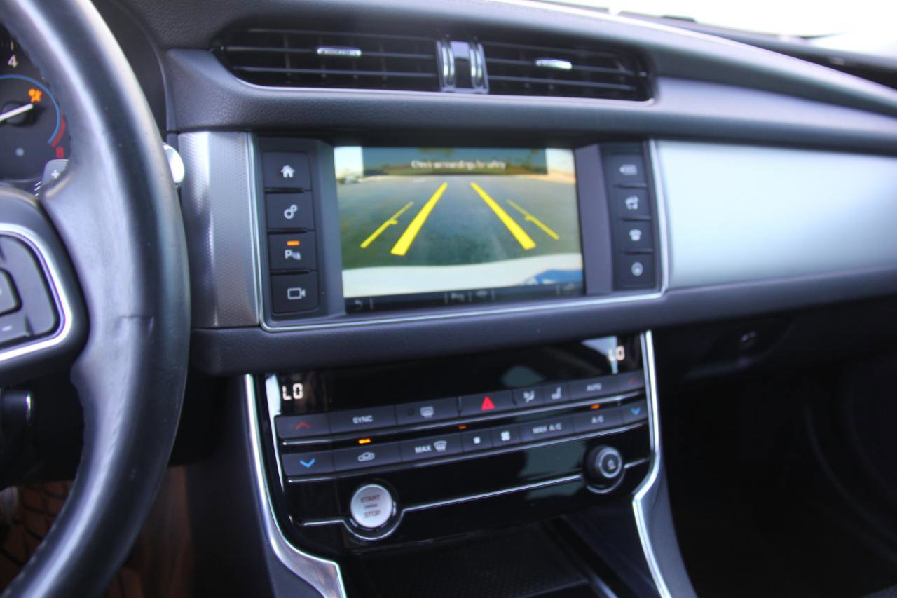 Used 2016 Jaguar XF Prestige RWD image 20