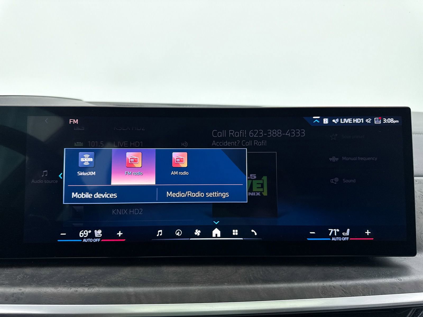 Used 2024 BMW X7 xDrive40i w/ Premium Package image 25