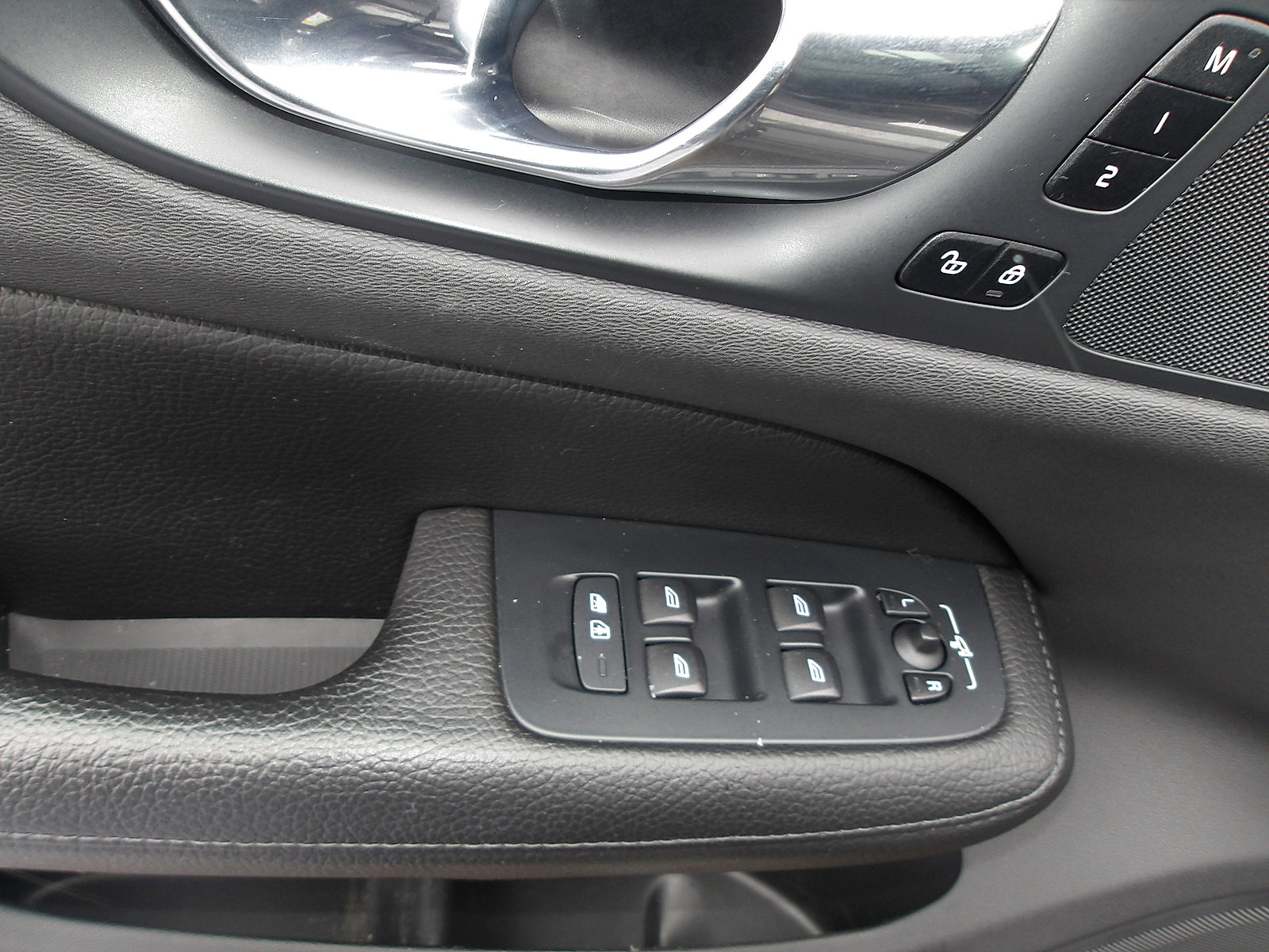 Used 2020 Volvo V60 T5 Cross Country image 14