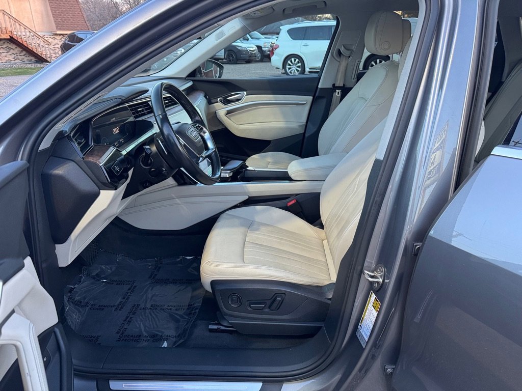 Used 2019 Audi e-tron Premium Plus image 15