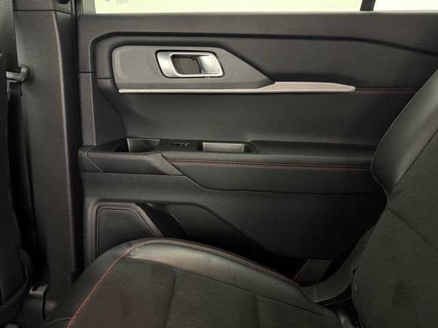 Used 2025 Ford Explorer ST RWD image 33