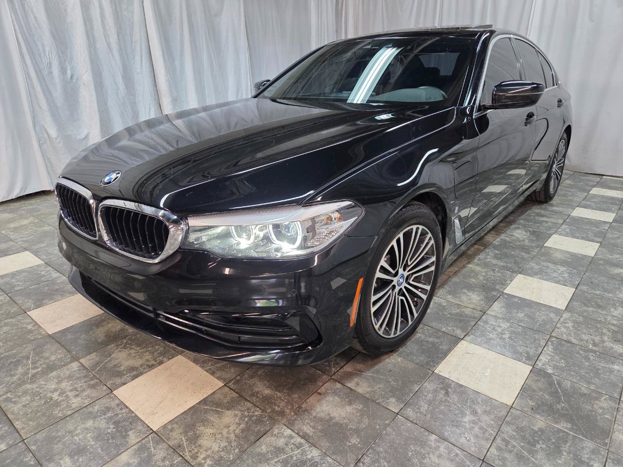 Used 2019 BMW 530e xDrive w/ Convenience Package AWD/4WD image 2