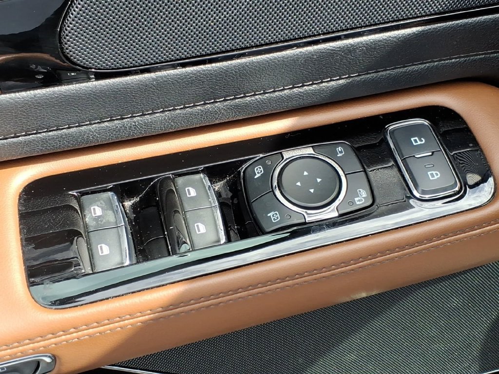 Certified 2023 Lincoln Aviator Reserve w/ Elements Package Plus AWD/4WD image 18