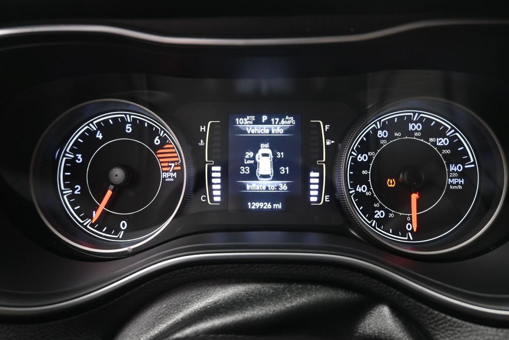 Used 2019 Jeep Cherokee Latitude Plus w/ Comfort/Convenience Group FWD image 10