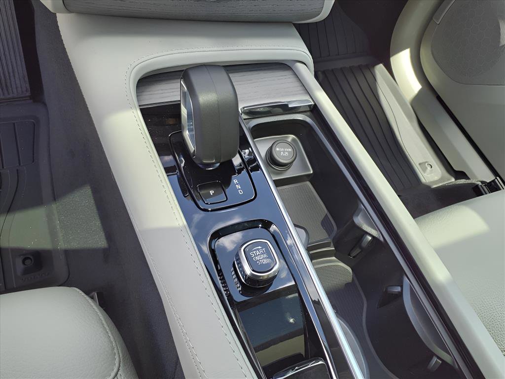 Used 2025 Volvo XC90 T8 Plus w/ Protection Package image 12