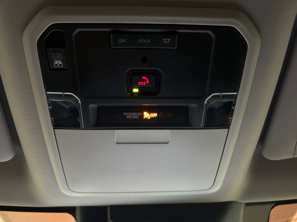Used 2023 Toyota Tundra Limited AWD/4WD image 29
