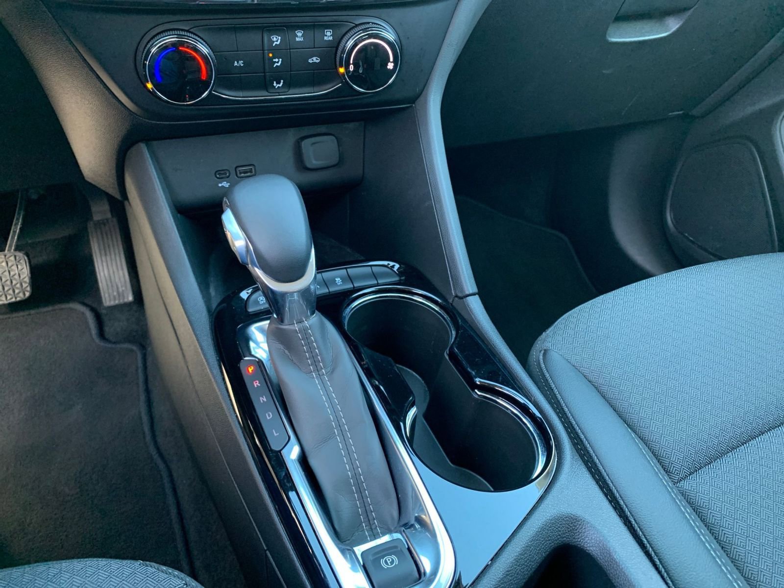 Used 2025 Buick Encore GX Preferred image 40