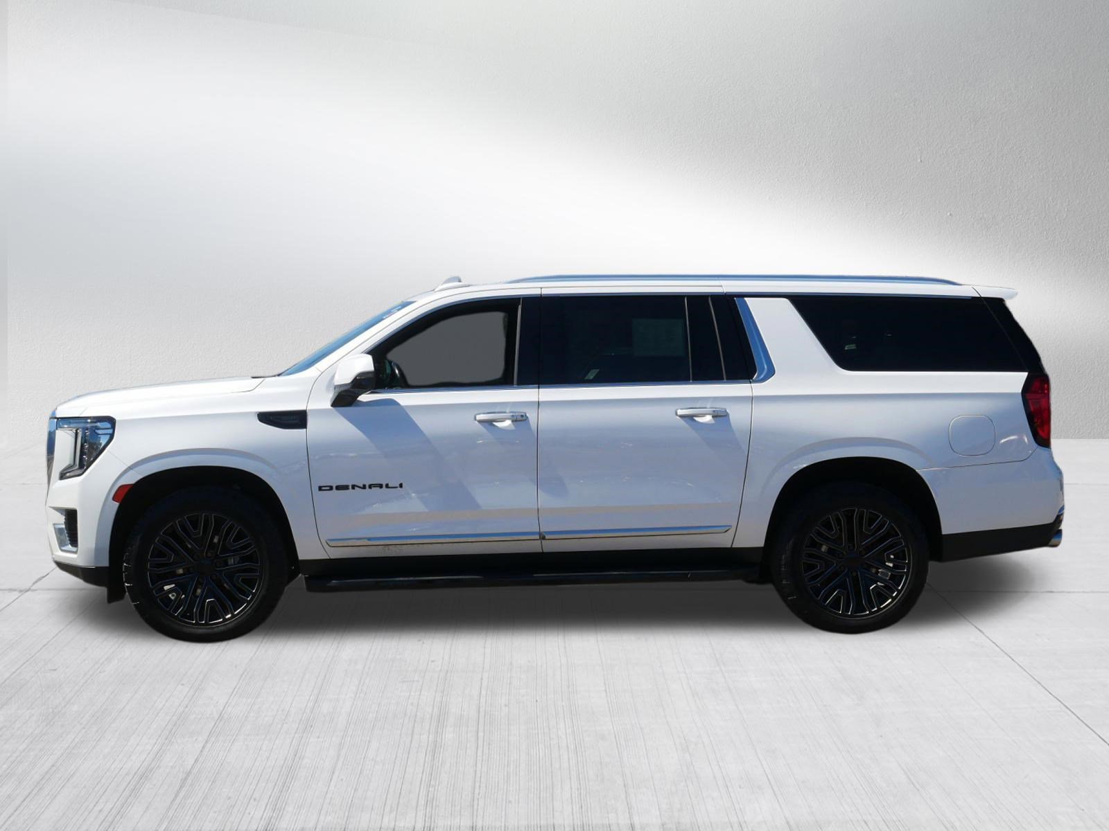 Used 2022 GMC Yukon XL Denali image 4