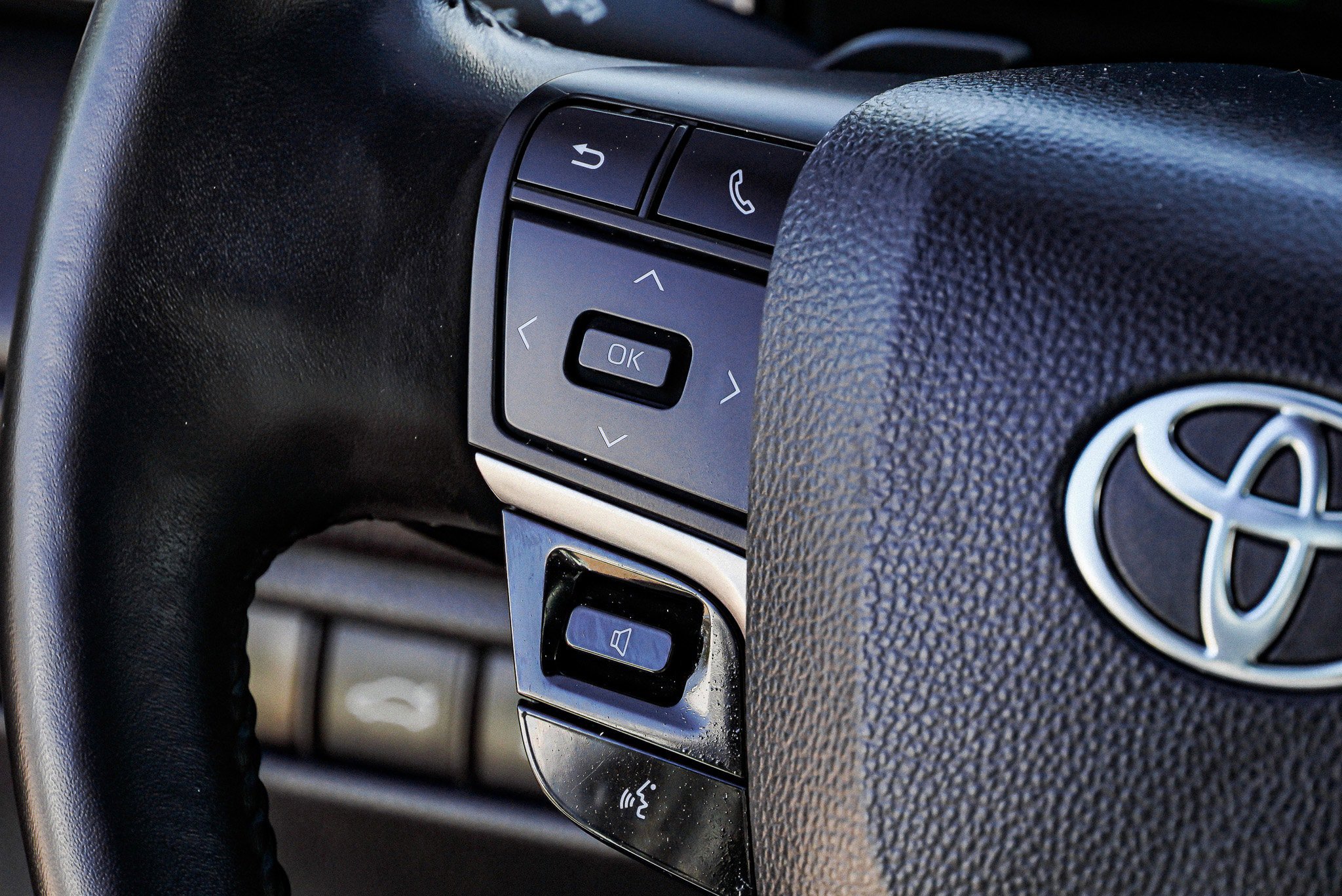 Used 2025 Toyota Camry XSE FWD image 32