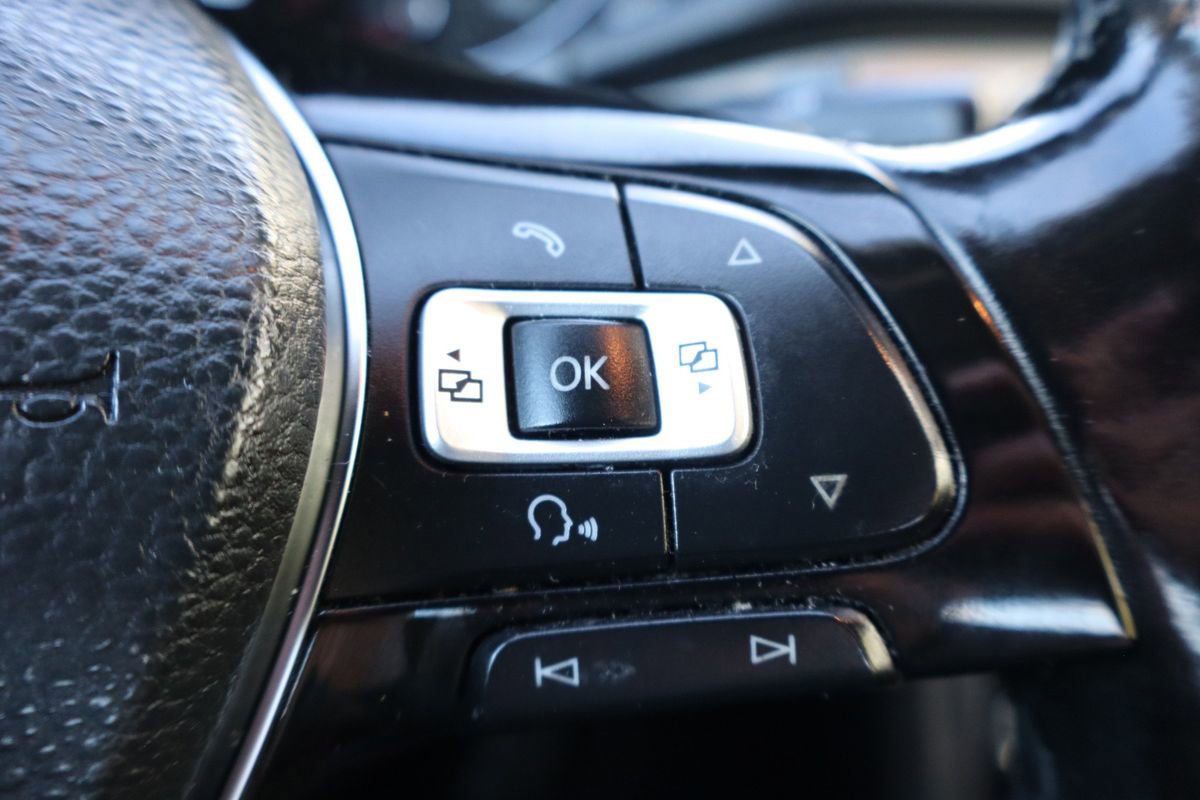 Used 2018 Volkswagen Passat 2.0T R-Line image 30