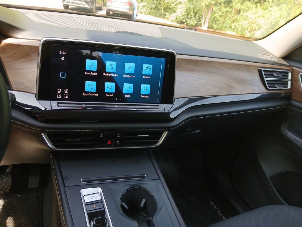 Used 2025 Volkswagen Atlas SE image 33