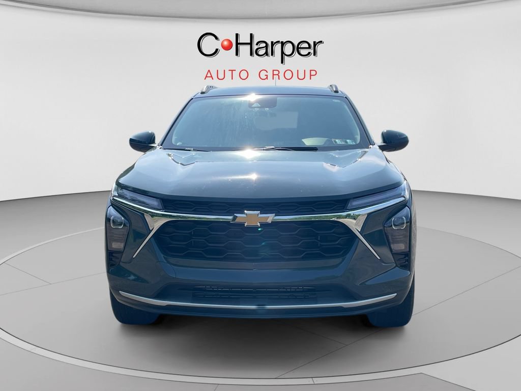 Used 2025 Chevrolet Trax LT FWD image 8