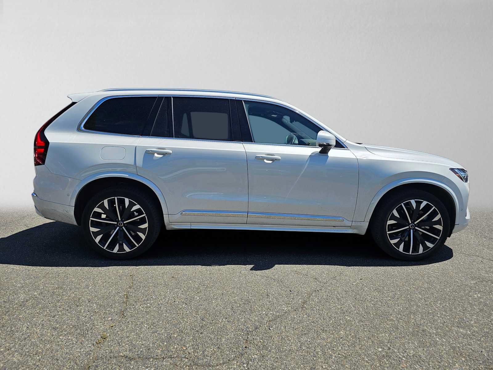Certified 2026 Volvo XC90 B6 Plus w/ Protection Package Premier AWD/4WD image 2