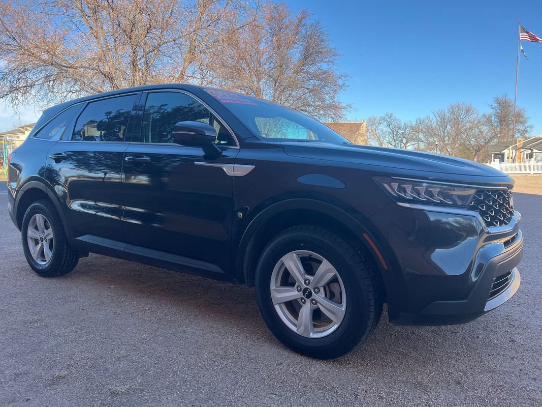 Used 2023 Kia Sorento LX image 1