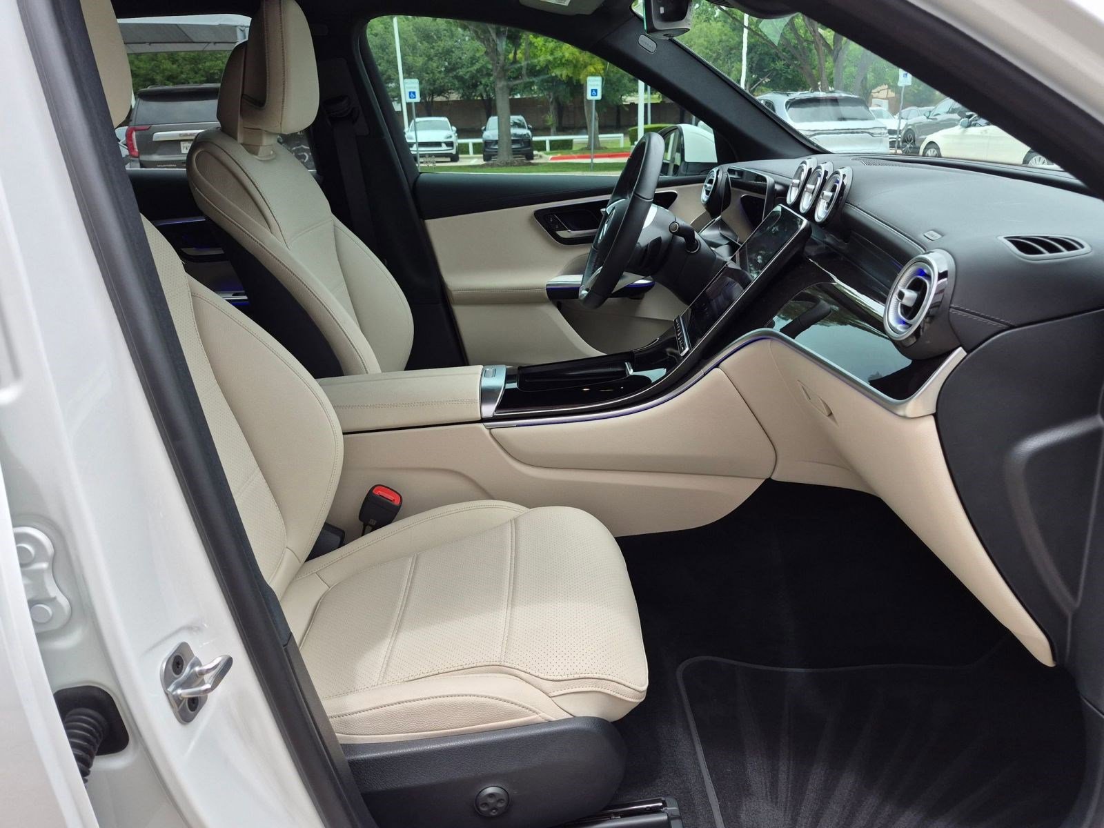 Used 2025 Mercedes-Benz GLC 350e 4MATIC image 24