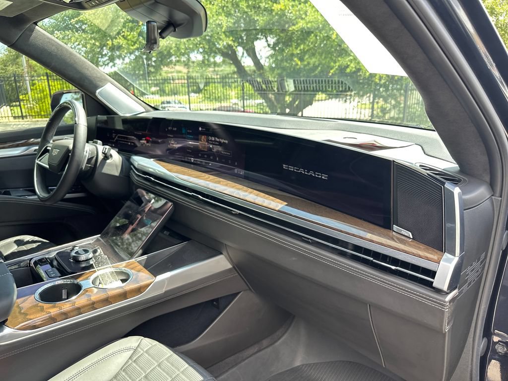 Used 2025 Cadillac Escalade Sport Platinum w/ LPO, ONYX Package RWD image 38