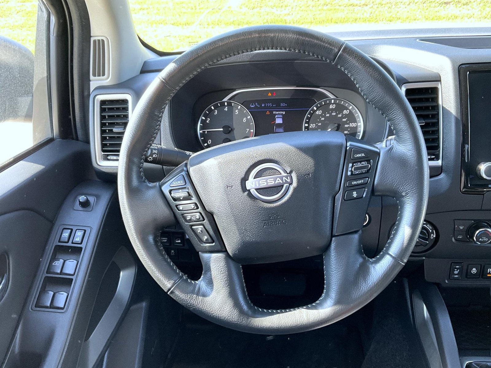 Used 2024 Nissan Frontier SV w/ Technology Package AWD/4WD image 12