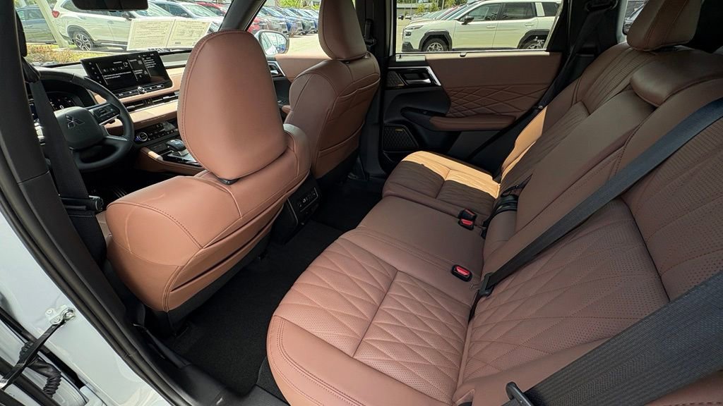 Used 2025 Mitsubishi Outlander SEL FWD image 16