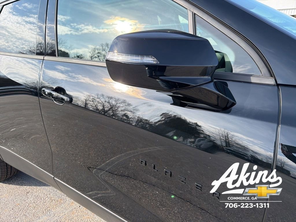 New 2026 Chevrolet Blazer LT w/ LPO, Black Sport Package FWD image 11
