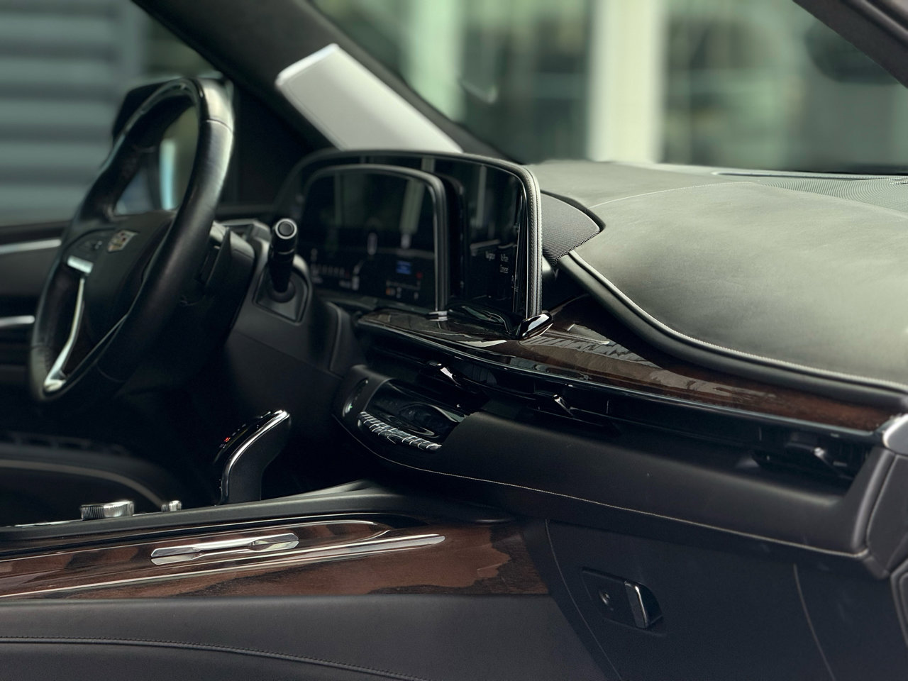 Used 2022 Cadillac Escalade Sport Platinum w/ LPO, ONYX Package image 16