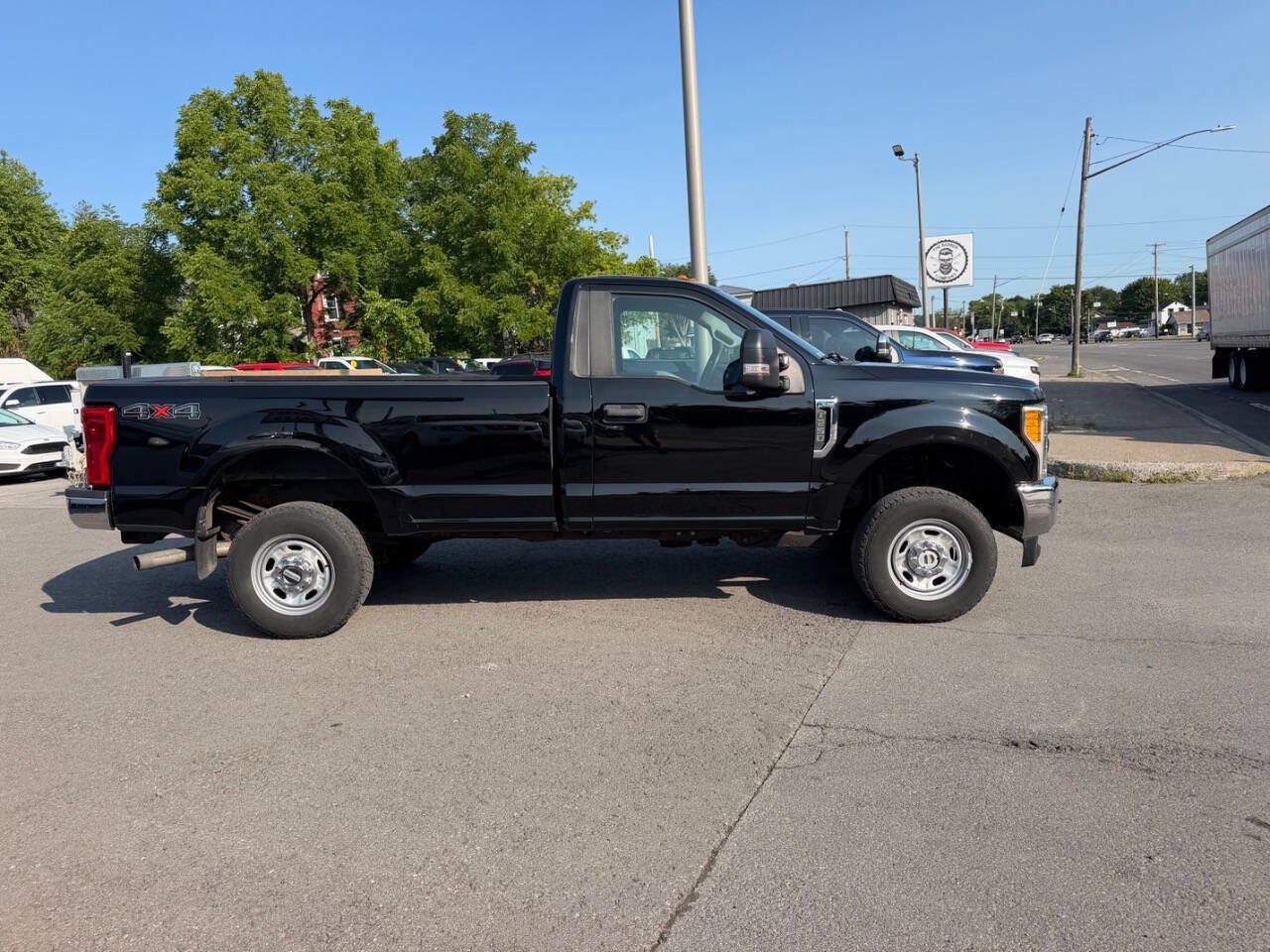 Used 2017 Ford F250 XL w/ Power Equipment Group AWD/4WD image 6