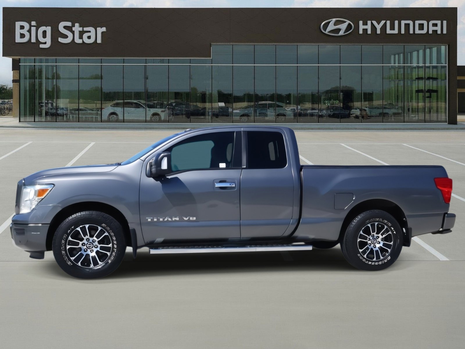Used 2020 Nissan Titan SV w/ SV Convenience Package image 2