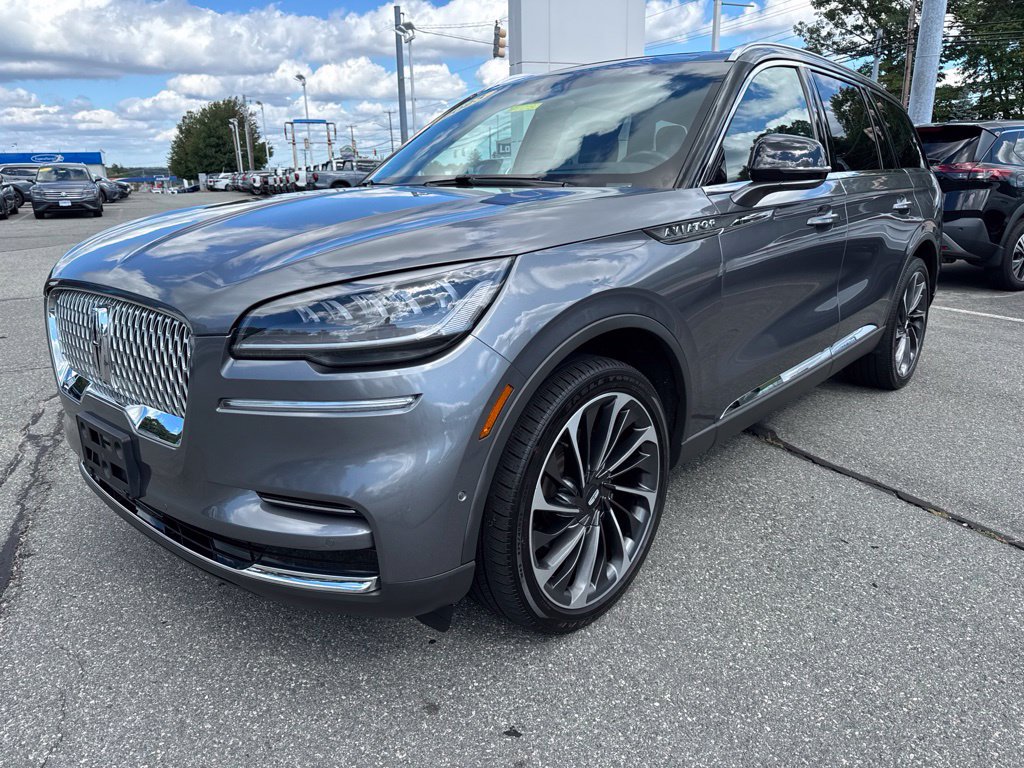 Used 2023 Lincoln Aviator Reserve AWD/4WD image 3
