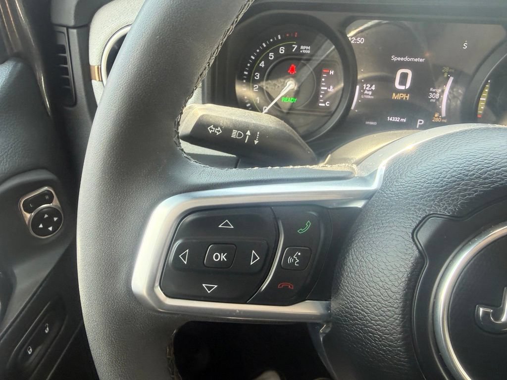 Used 2025 Jeep Wrangler Unlimited Sahara AWD/4WD image 22