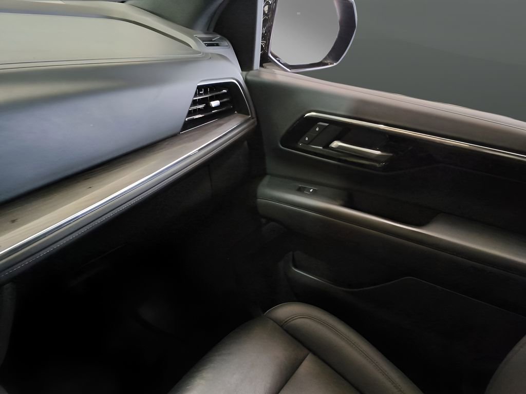 Used 2025 Chevrolet Suburban Z71 AWD/4WD image 22