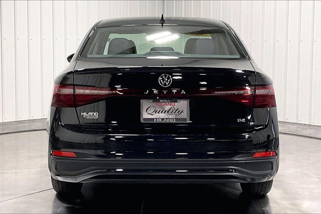 Used 2025 Volkswagen Jetta SE image 4