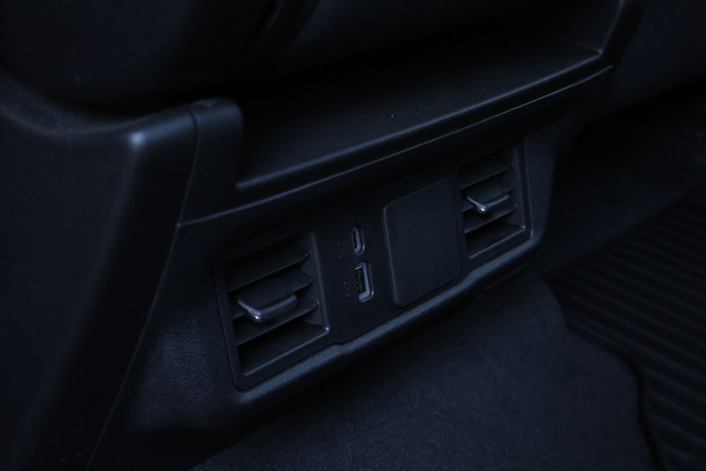 Certified 2024 Chevrolet Silverado 1500 Custom w/ LPO, Dark Essentials Package AWD/4WD image 44