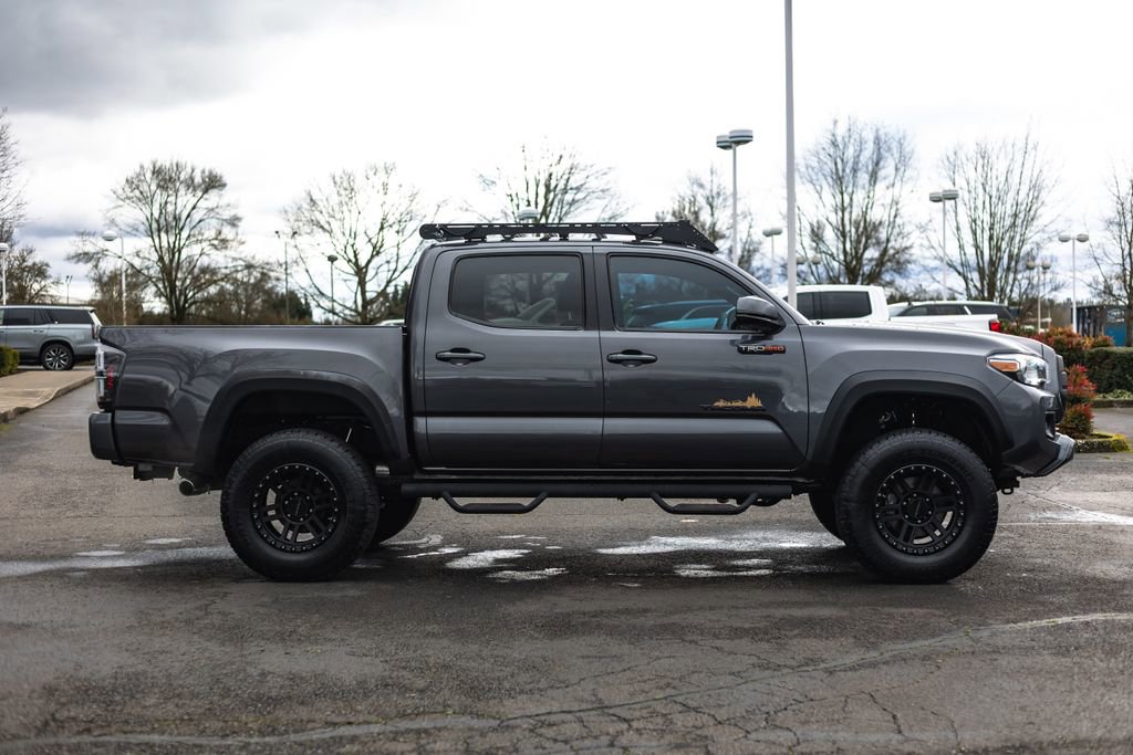 Used 2016 Toyota Tacoma TRD Sport image 9