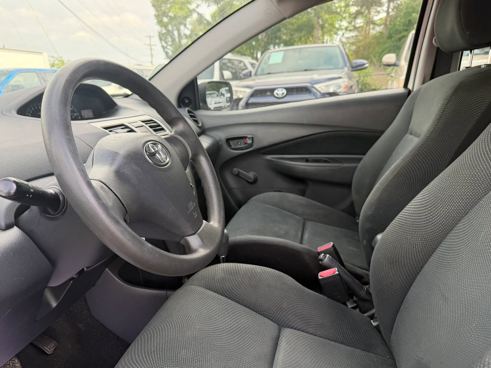 Used 2011 Toyota Yaris Sedan w/ Convenience Pkg FWD image 13