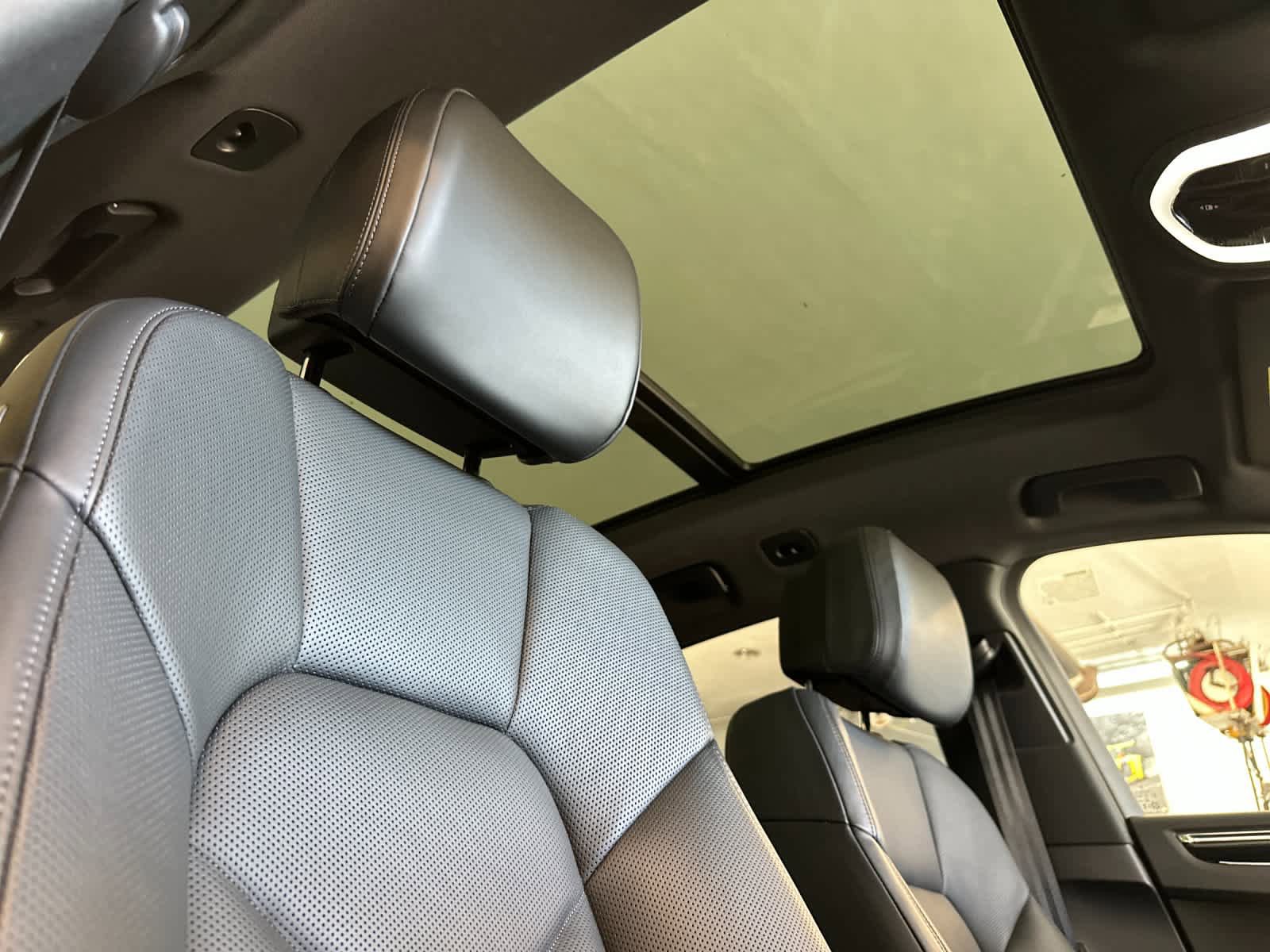 Certified 2025 Porsche Macan AWD/4WD image 18