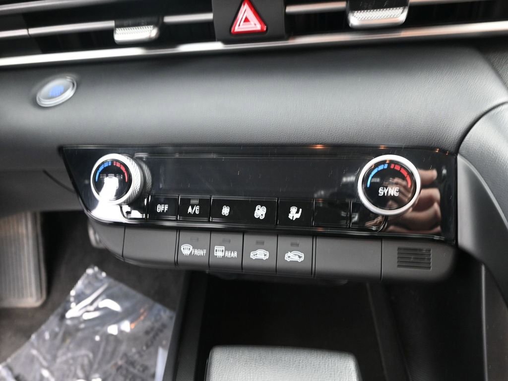 Used 2023 Hyundai Elantra SEL w/ Preferred Accessory Package FWD image 16