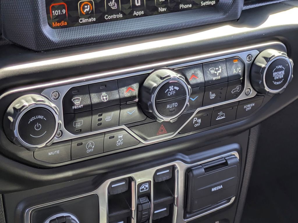 Used 2021 Jeep Wrangler Unlimited Sahara image 22