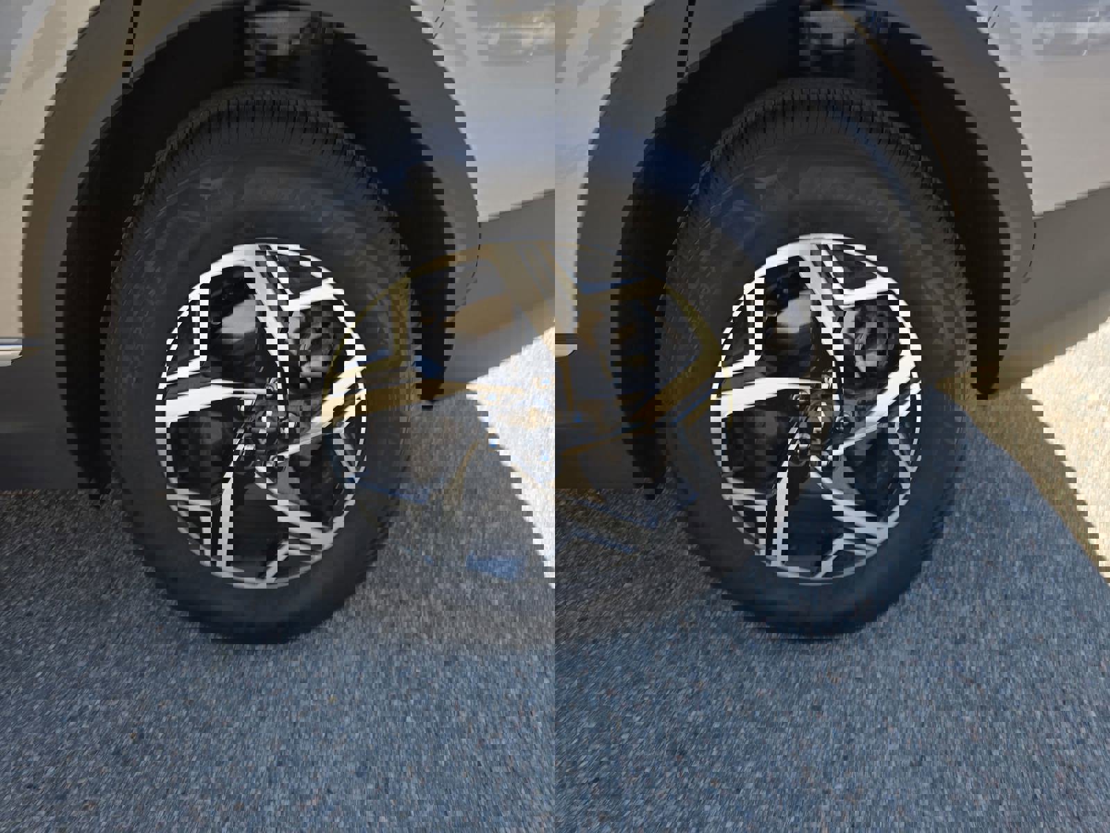 Used 2025 Kia Sportage LX image 32